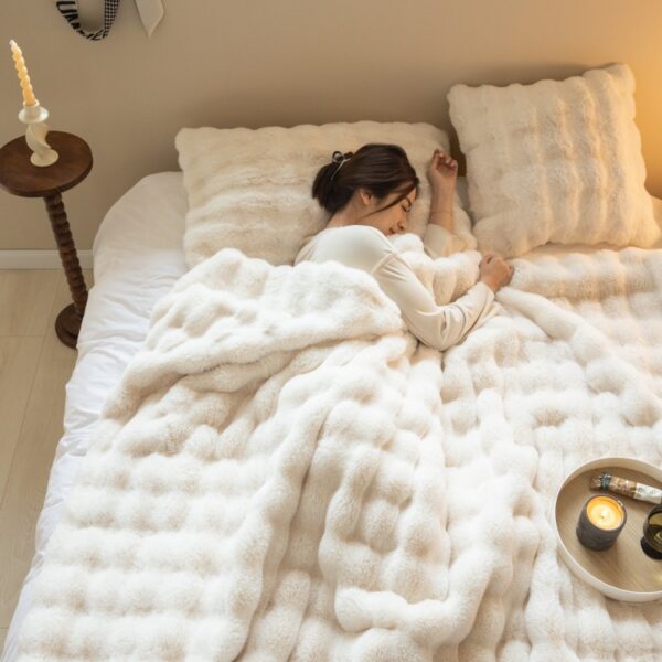 Polyester carpet Rabbit Bubble Velvet Thickened Nap Blanket Quilt